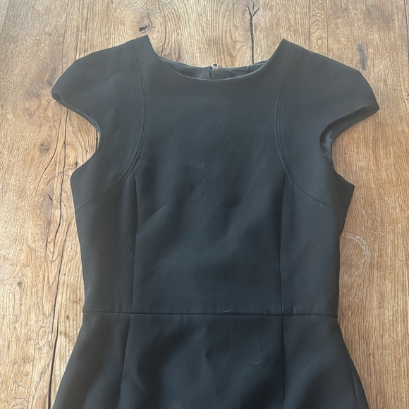 Zara Classic Dress - Picture 2 of 6